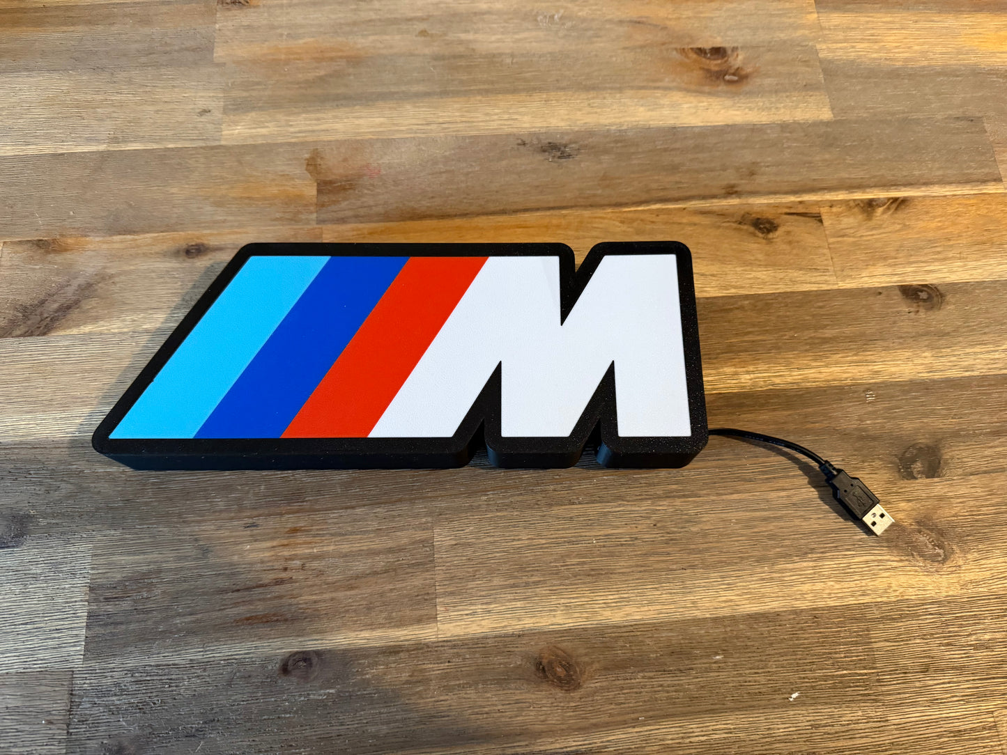 Logo lumineux LED « M » BMW – 25 cm – Enseigne murale garage – Cadeau fan BMW M