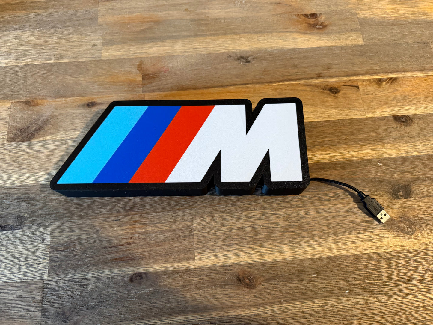 Logo lumineux LED « M » BMW – 25 cm – Enseigne murale garage – Cadeau fan BMW M