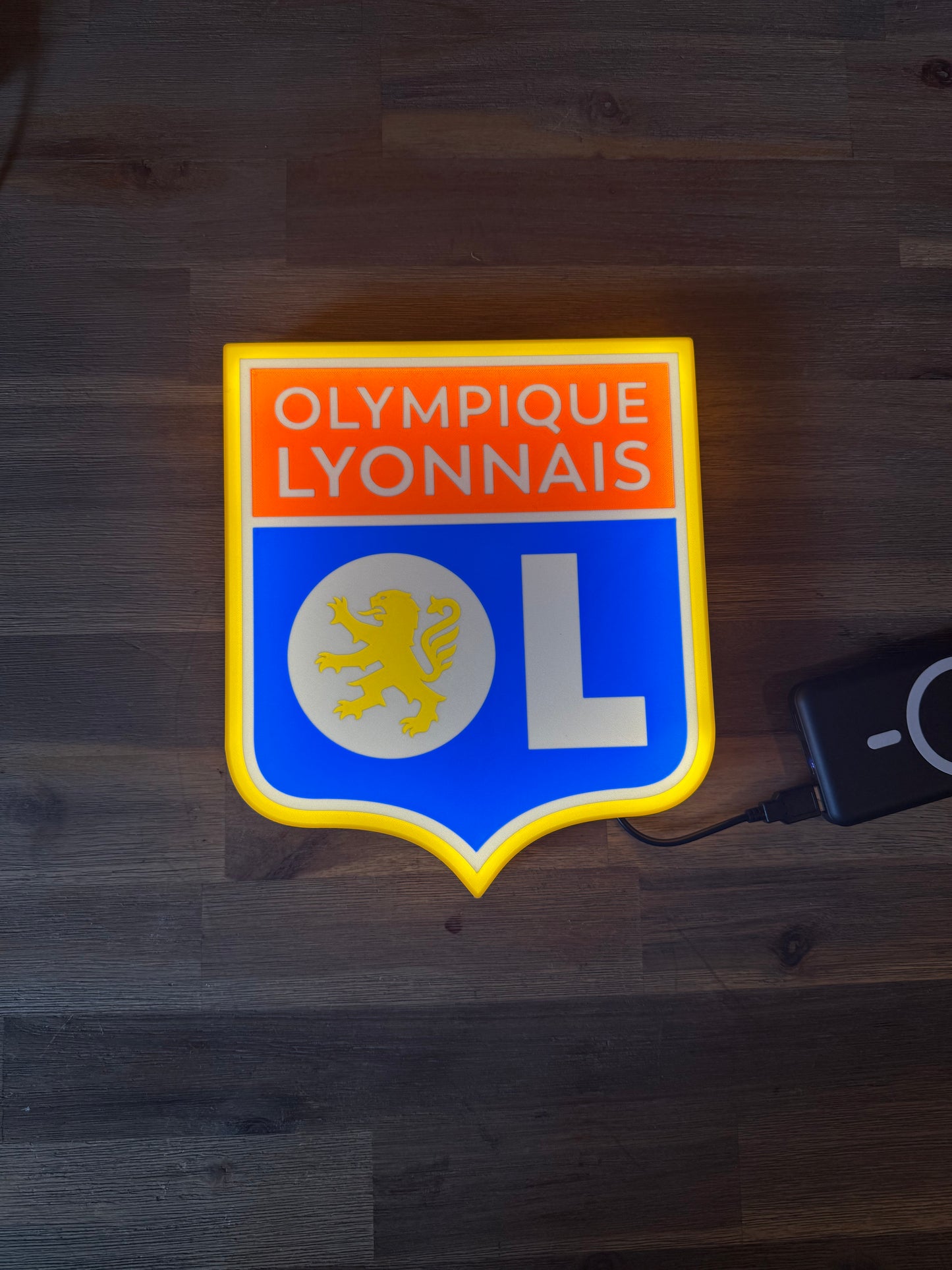 Logo lumineux Olympique Lyonnais – Déco murale LED – Cadeau supporter OL – Impression 3D artisanale