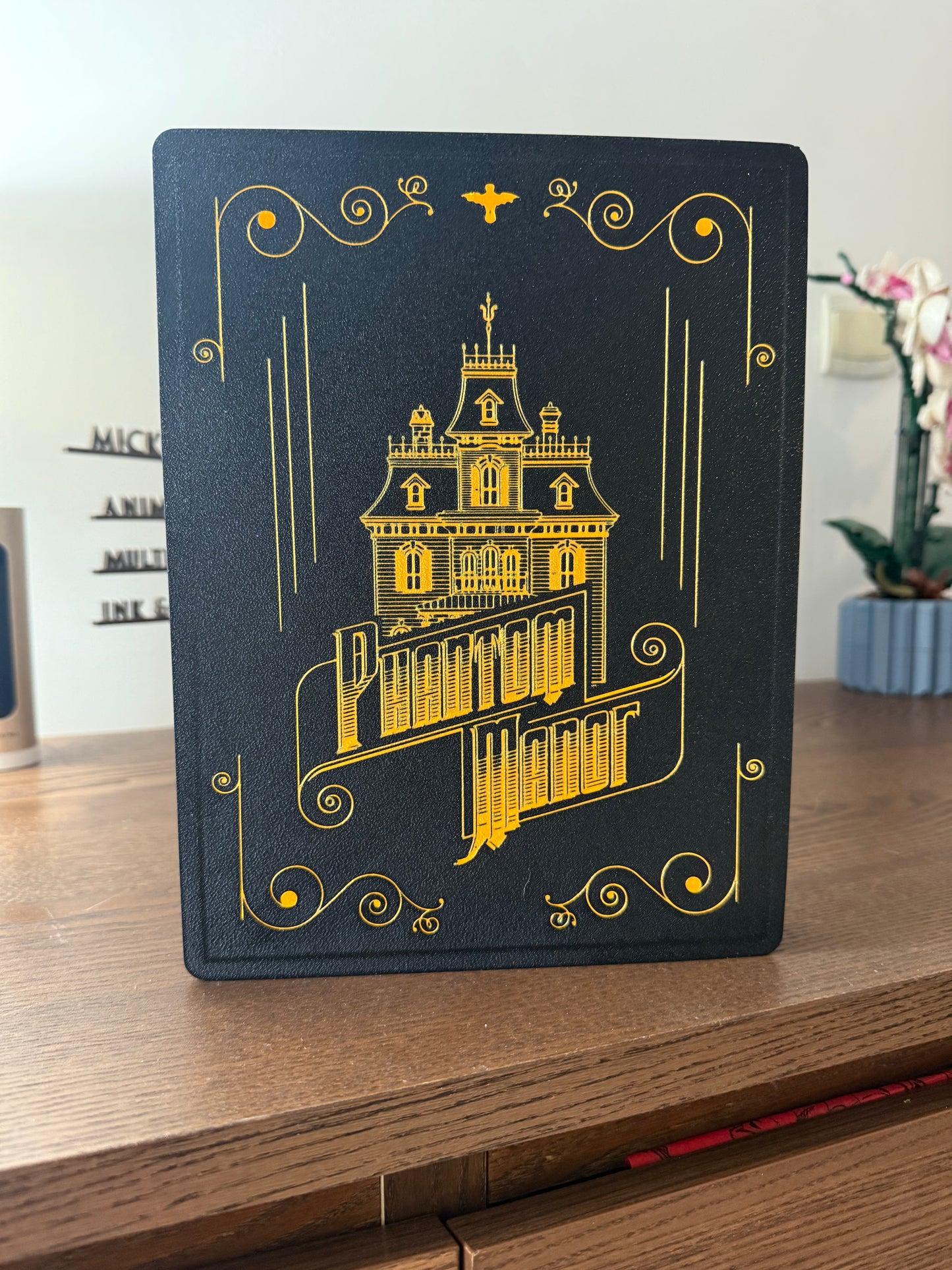 Enseigne Lumineuse Phantom Manor – 24 cm