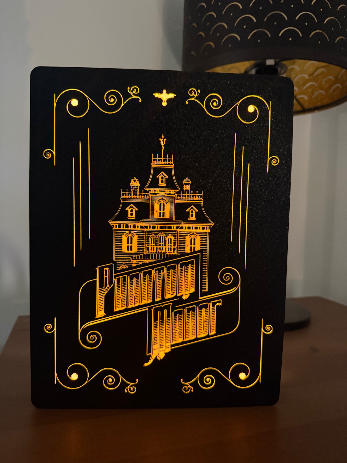 Enseigne Lumineuse Phantom Manor – 24 cm