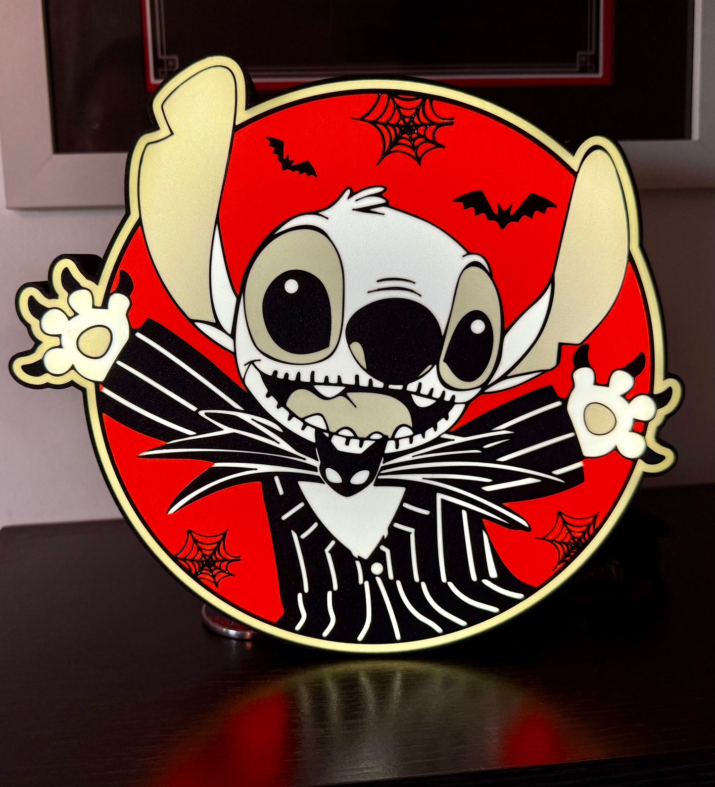 Logo lumineux Stitch Halloween – Décoration murale lumineuse 26x22x3 cm