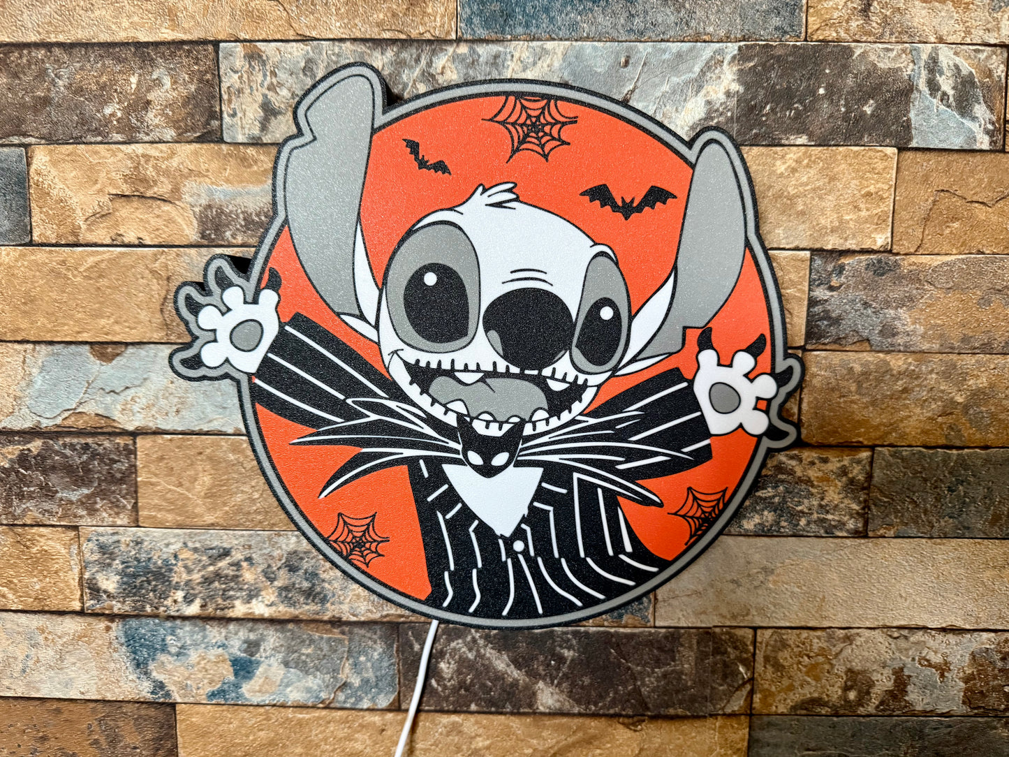 Logo lumineux Stitch Halloween – Décoration murale lumineuse 26x22x3 cm