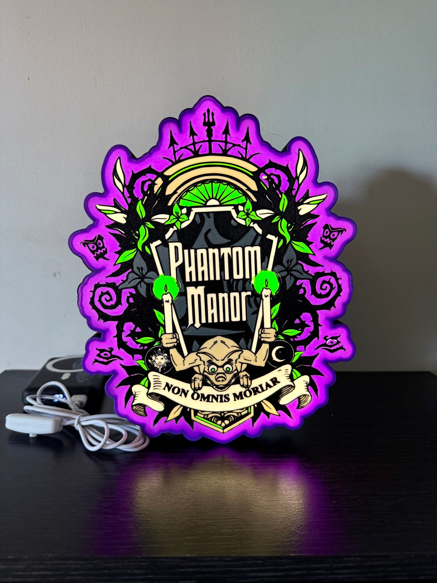 Plaque lumineuse Phantom Manor – Décoration Disney & Halloween