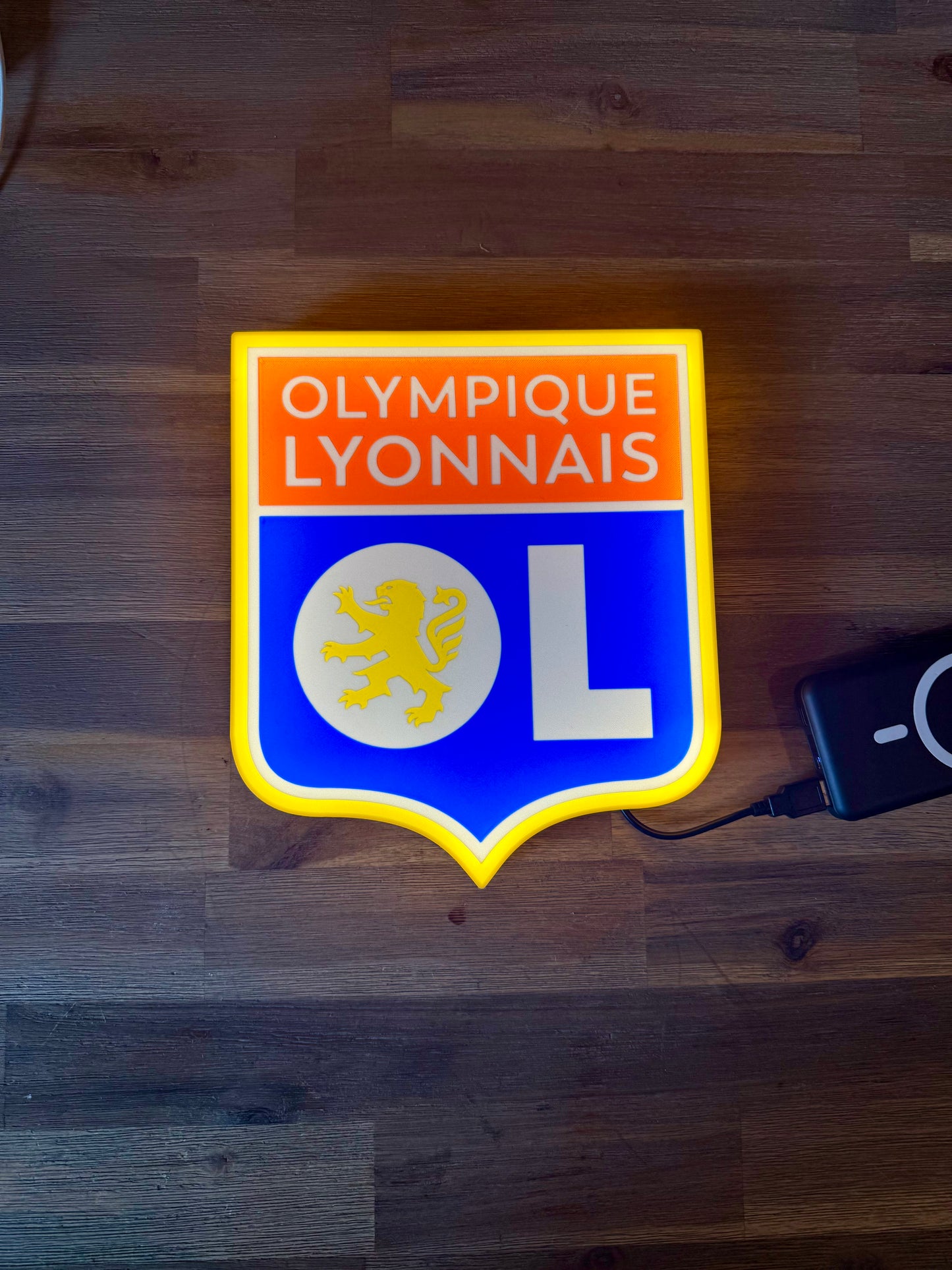 Logo lumineux Olympique Lyonnais – Déco murale LED – Cadeau supporter OL – Impression 3D artisanale