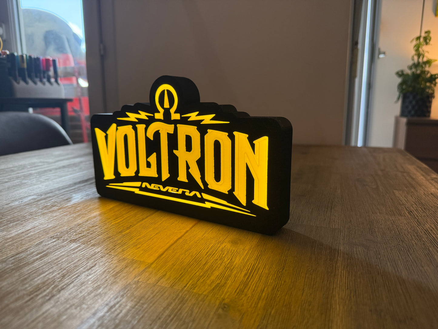 Enseigne lumineuse Voltron Nevera – Déco Geek Industrielle | Version LED ou sans éclairage | USB câble 10 cm ou 120 cm