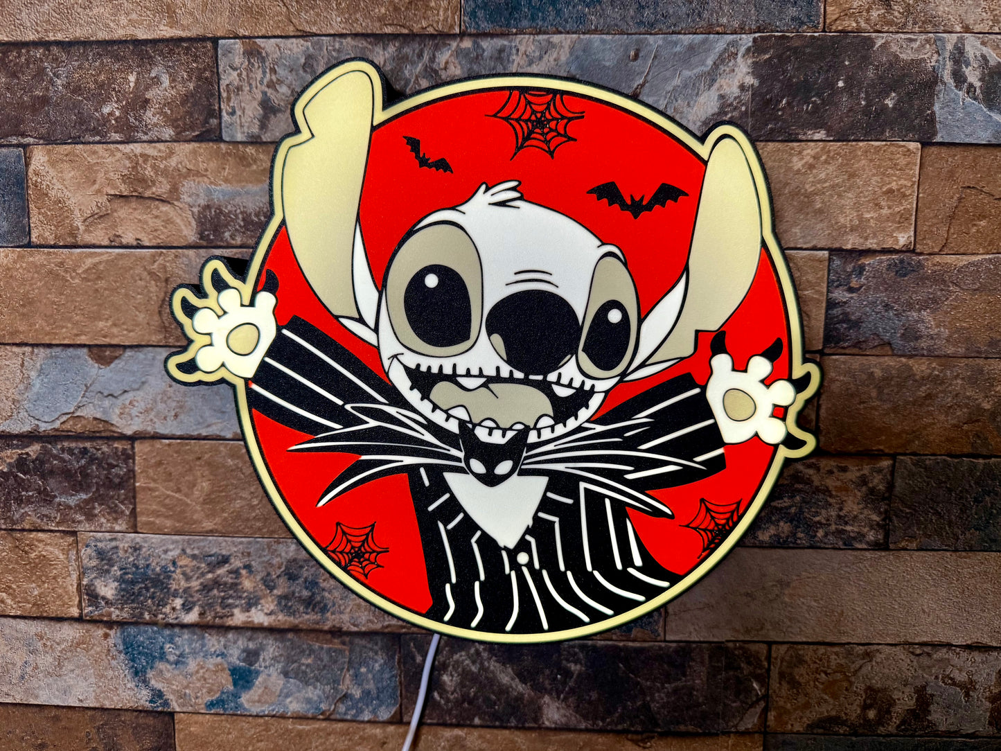 Logo lumineux Stitch Halloween – Décoration murale lumineuse 26x22x3 cm
