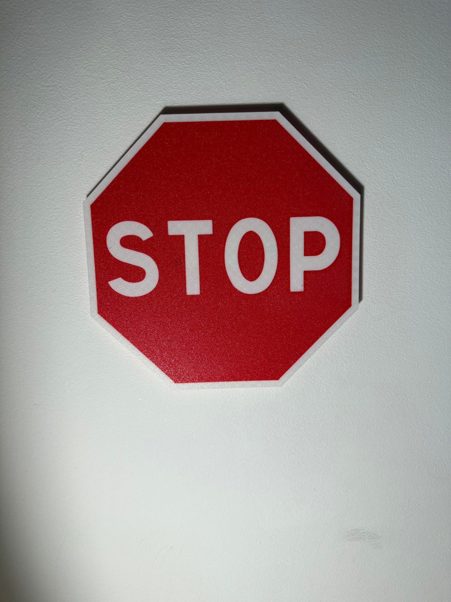 Porte-clés aimanté « STOP » – Inspiré du jeu Meccha Chameleon