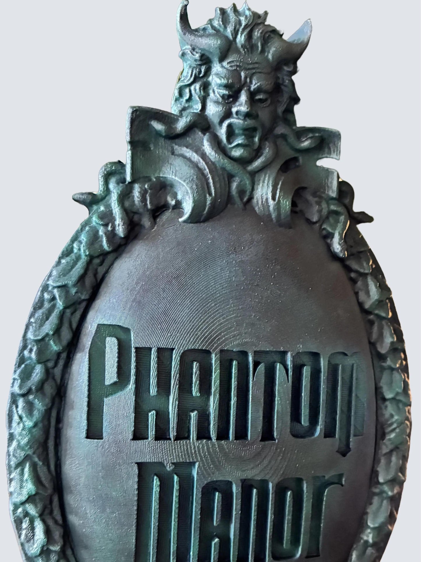 Plaque Phantom Manor décoration maison Logo - Disneyland Paris - Walt Disney World Props plaque décorative. inspiration Frontierland. Mélanie Ravenswood