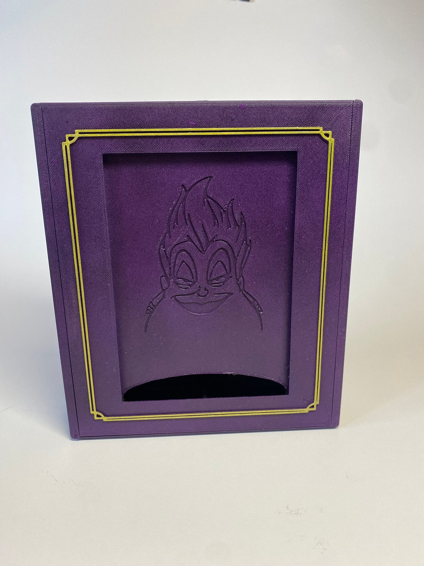 Boîte de rangement Deckbox Lorcana le retour d’Ursula - La Quête des Illumineurs menace des profondeurs